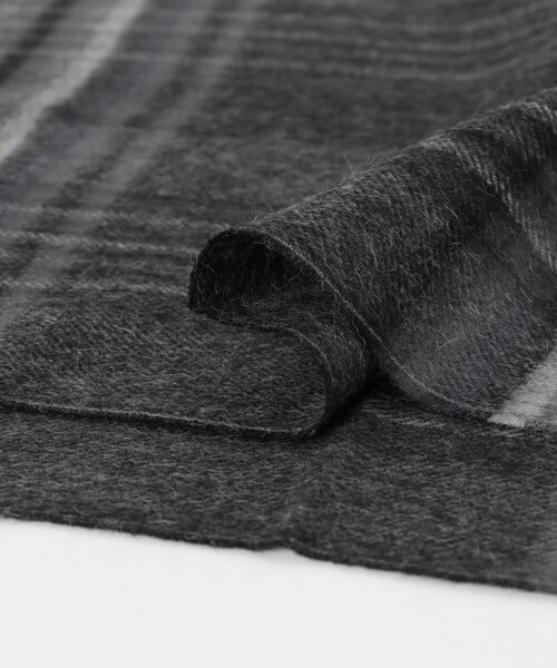 URBAN RESEARCH（アーバンリサーチ）の「THE INOUE BROTHERS　Brushed Scarf Check（マフラー・メンズ・Check Bk/Check Grey/Check Grn/Check Beg・One）」の9枚目の写真