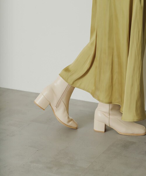 SENSE OF PLACE by URBAN RESEARCH（センスオブプレイスバイアーバンリサーチ）の「ワイドスクエアショートブーツ（ブーツ・レディース・BLACK/IVORY/BEIGE・S/M/L）」の5枚目の写真