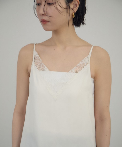 ADAM ET ROPE'（アダムエロペ）の「フレンチレースフィブリルサテンキャミソール（キャミソール・レディース・ブラック/オフホワイト・F）」の18枚目の写真