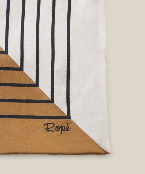 ROPE'(ロペ)の「幾何学柄シルクトートバッグ(トートバッグ・レディース・オフホワイト/サックス・F)」の16枚目の写真