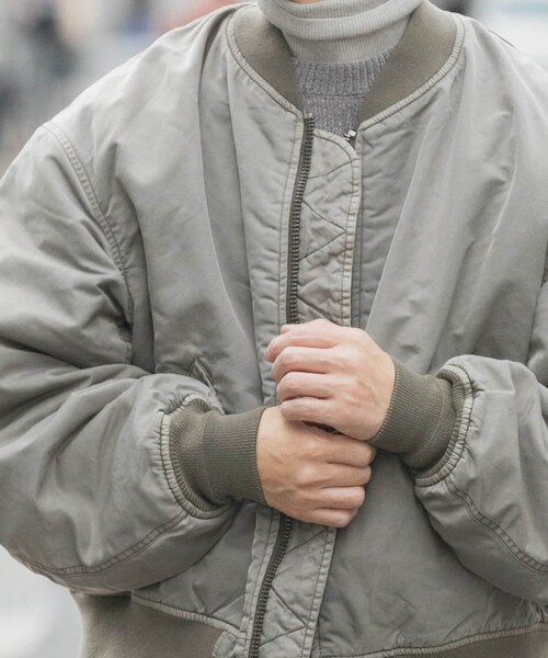 ITEMS URBANRESEARCH(アイテムズ アーバンリサーチ)の「ピグメントダイ オーバーサイズMA-1(MA-1・メンズ・KHAKI/GREIGE/GRAY・M/L)」の17枚目の写真