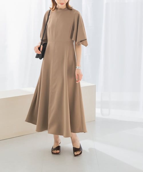 URBAN RESEARCH ROSSO（アーバンリサーチロッソ）の「フレアスリーブステッチデザインワンピース（ワンピース・レディース・B.GRAY/MOCHA/NAVY・FREE）」の2枚目の写真