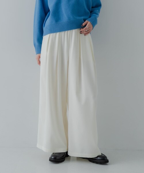 URBAN RESEARCH(アーバンリサーチ)の「ストレッチタックギャザーワイドパンツ(その他パンツ・レディース・OFF WHITE/BLUE/CHARCOAL・36/38)」の9枚目の写真