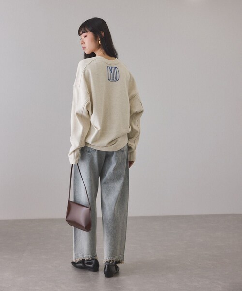 ADAM ET ROPE'(アダムエロペ)の「【サステナブル】ロゴフォルムスウェット(スウェット・レディース・チャコール/キナリ系/ライトグリーン・F)」の13枚目の写真