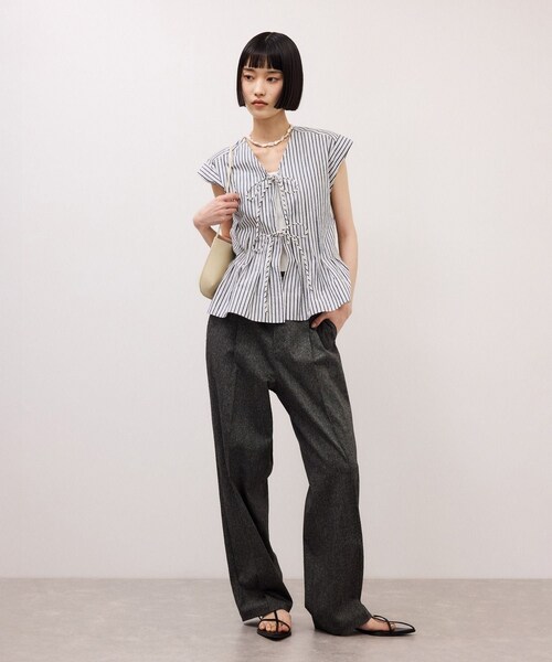 ADAM ET ROPE'（アダムエロペ）の「【定番】タックフレアジレブラウス（シャツ/ブラウス・レディース・ホワイト/ベージュ系/ネイビー系/ブラック・F）」の7枚目の写真