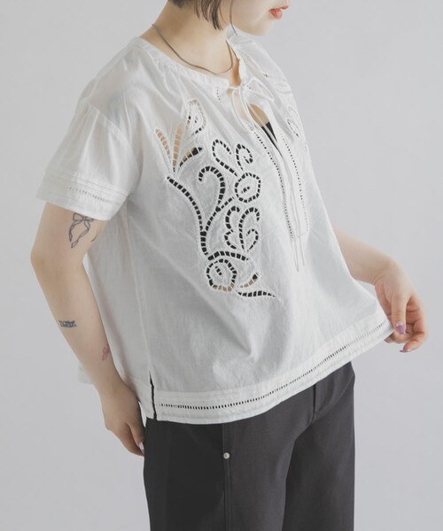 THE GOODLAND MARKET（ザグッドランドマーケット）の「FANAKA　レースブラウス（シャツ/ブラウス・レディース・オフホワイト/ブラック・Free）」の5枚目の写真