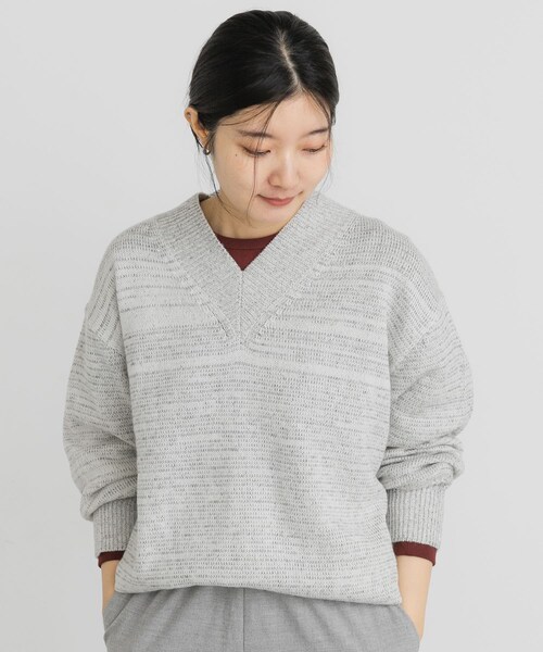 EKAL（エカル）の「Vネックバルキーボーダーニット（ニット/セーター・レディース・オフ/グレー/ブラック・One）」の9枚目の写真