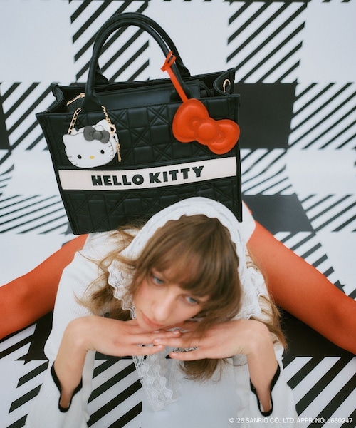 VIS（ビス）の「【HELLO KITTY×VIS】リボンチャームトートバッグ（トートバッグ・レディース・ブラック/ブラック系・F）」の7枚目の写真