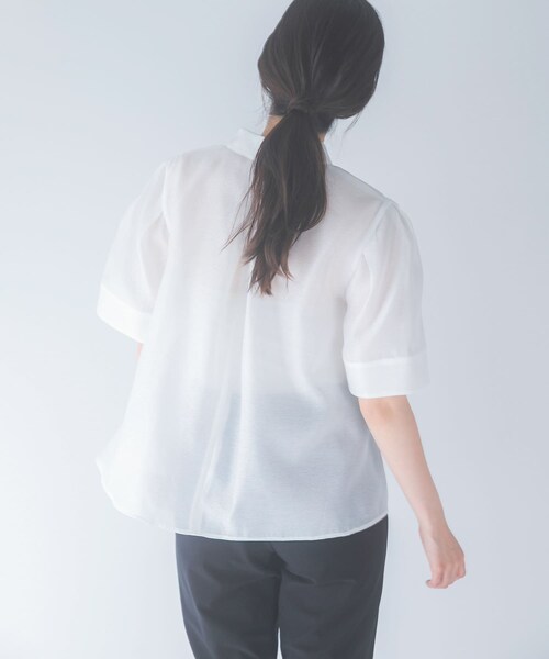 URBAN RESEARCH ROSSO（アーバンリサーチロッソ）の「シアーオーガンジーフォルムシャツ（シャツ/ブラウス・レディース・BLACK/OFF WHITE・Free）」の6枚目の写真
