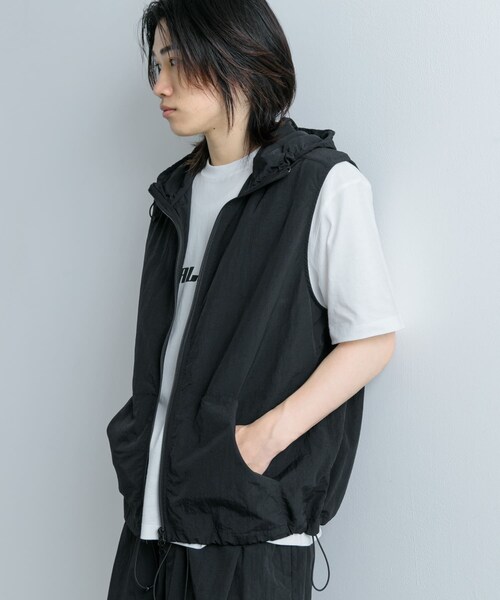 SENSE OF PLACE by URBAN RESEARCH（センスオブプレイスバイアーバンリサーチ）の「『セットアップ対応』ナイロンフーデッドトラックベスト（テーラードジャケット・メンズ・BLACK/L.BLUE・M/L）」の18枚目の写真