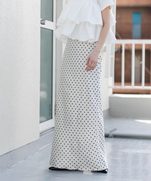 SENSE OF PLACE by URBAN RESEARCH(センスオブプレイスバイアーバンリサーチ)の「サテンアイラインスカート(スカート・レディース・IVORY/BLACK/CHARCOAL/IVO×BLK/BLK×WHT/BEG×WHT・S/M/TALL)」の8枚目の写真