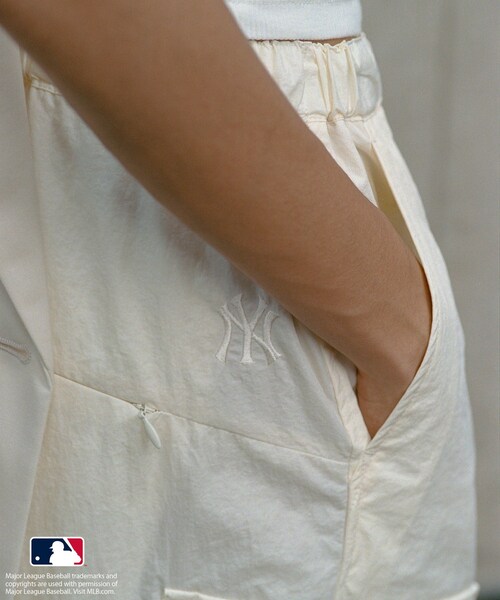 ROPE'(ロペ)の「【MLB COLLECTION BY JUN】ナイロンパラシュートパンツ(カーゴパンツ・レディース・ブラック/ホワイト/ピンク・F)」の3枚目の写真