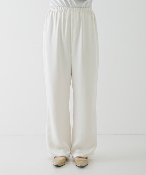 URBAN RESEARCH（アーバンリサーチ）の「サテンイージーセミフレアパンツ（その他パンツ・レディース・OFF WHITE/BLACK・36/38）」の10枚目の写真