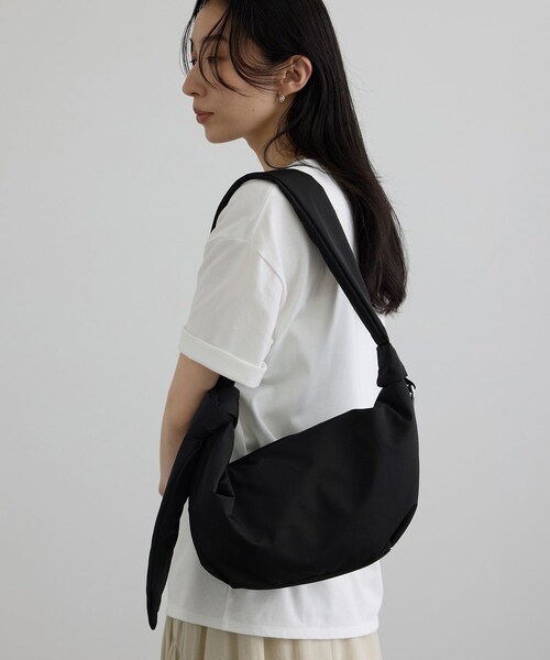 ADAM ET ROPE'(アダムエロペ)の「【WEB限定】撥水ノットショルダー(ショルダーバッグ・レディース・ブラック/ブラウン・F)」の5枚目の写真