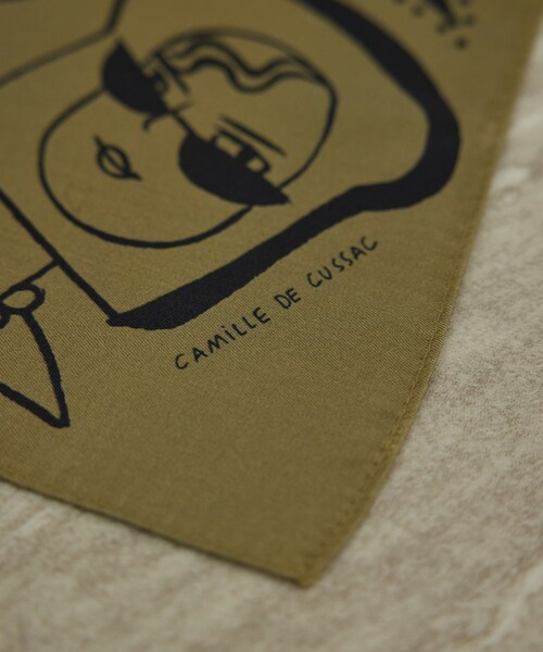 ADAM ET ROPE'(アダムエロペ)の「【Camille de Cussac by SALON】アートシルクスカーフ(バンダナ/スカーフ・レディース・ベージュ系/レッド・F)」の9枚目の写真