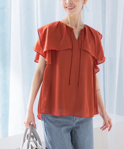 URBAN RESEARCH ROSSO（アーバンリサーチロッソ）の「イージーケアフリルブラウス（シャツ/ブラウス・レディース・OFF WHITE/TOMATO/BLACK・FREE）」の3枚目の写真