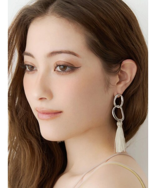 EVRIS（エヴリス）の「COLOR FRINGE ピアス（ピアス（両耳用）・レディース・シルバー/ゴールド・F）」の3枚目の写真