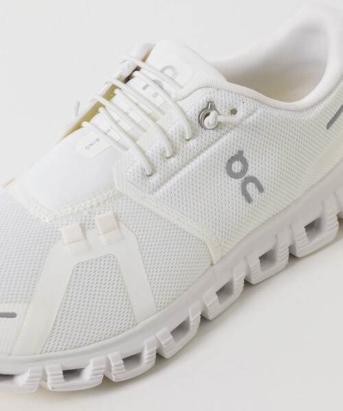 URBAN RESEARCH DOORS(アーバンリサーチドアーズ)の「On CLOUD 6(スニーカー・レディース・WHITE/BLACK・23.5/24/24.5/25/25.5)」の5枚目の写真
