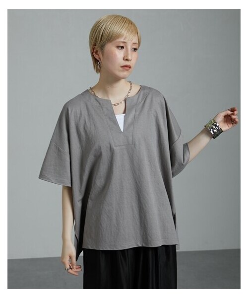 nissen（ニッセン）の「鹿の子素材キーネックデザインゆったりサイズ半袖Ｔシャツ　［Soiunique］（Tシャツ/カットソー・レディース・グレー/ブラック/カーキ・M/L/LL）」の8枚目の写真