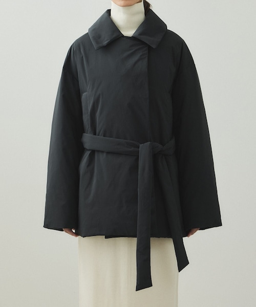 ADAM ET ROPE'（アダムエロペ）の「【EMOELLE】ライトダウンコート（ダウンジャケット/コート・レディース・ブラック/キナリ系・F）」の2枚目の写真