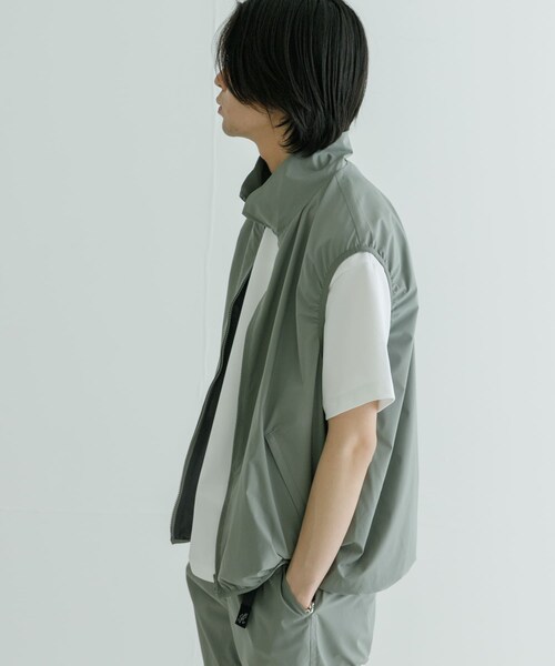 URBAN RESEARCH（アーバンリサーチ）の「SOLOTEXハイストレッチベスト（ベスト・メンズ・CHARCOAL/BLACK/KHAKI・M/L）」の21枚目の写真