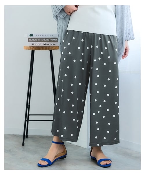 nissen（ニッセン）の「接触冷感ポケット付プリントカットソーパンツ（股下55cm）＜大きいサイズ有＞（パンツ・レディース・ブルー系:花/黒系:ペイント/チャコール系:ドット/チャコールグレー系:ペイズリー/グリーン系:線花/黒系:つぼみ花/黒系:ニュアンス・S/M/L/LL/3L/4L/5L/6L）」の4枚目の写真
