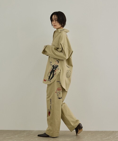 ADAM ET ROPE'(アダムエロペ)の「【Camille de Cussac by SALON】アートプリントトラウザーズパンツ / セットアップ対応(チノパンツ・レディース・ベージュ・M/S)」の22枚目の写真