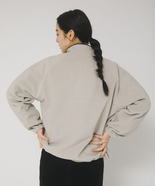 EKAL(エカル)の「マルチカラーフリーススタンドプルオーバー(その他トップス・レディース・アイボリー/ブラック/パープル/オレンジ・One)」の9枚目の写真
