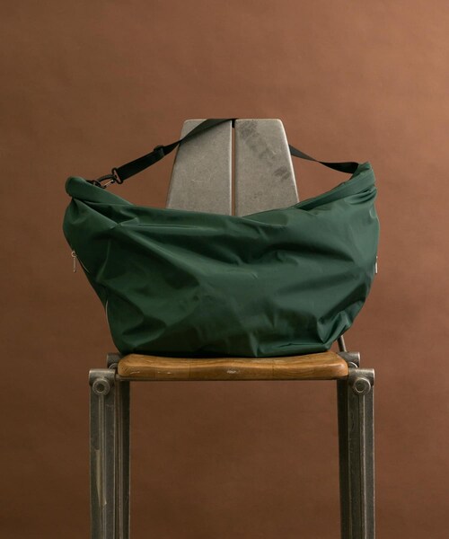 RODE SKO（ロデスコ）の「撥水ビッグボディバッグ（ショルダーバッグ・メンズ・BLACK/GREEN・one）」の13枚目の写真