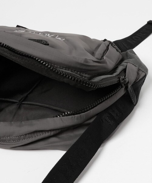 URBAN RESEARCH（アーバンリサーチ）の「THE NORTH FACE PURPLE LABEL　Nylon Shoulder Bag（ショルダーバッグ・メンズ・Coyote(CO)/AH.Gray/Black(K)・-）」の13枚目の写真