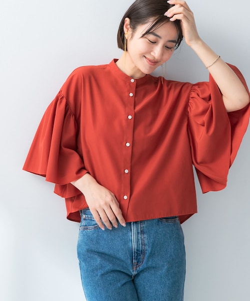 URBAN RESEARCH ROSSO（アーバンリサーチロッソ）の「『一部WEB限定カラー』UVカットウォッシャブルリネン混ブラウス（シャツ/ブラウス・レディース・OFF/NAVY/YELLOW/RED・Free）」の4枚目の写真