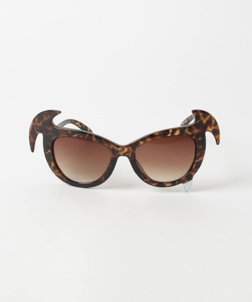 KBF（ケイビーエフ）の「コウモリサングラス∴（メガネ・レディース・ゴールドデミ/ブラック/レッド・-）」の2枚目の写真