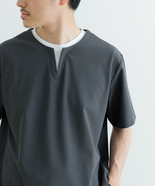 ITEMS URBANRESEARCH(アイテムズ アーバンリサーチ)の「『イージーケア/吸水速乾』高機能ワッフル フェイクレイヤーキーネックTシャツ(Tシャツ/カットソー・メンズ・CHA/BEG/KHK/BLU・M/L)」の7枚目の写真