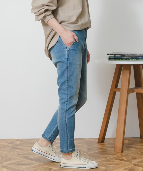 URBAN RESEARCH Sonny Label（アーバンリサーチサニーレーベル）の「MONAME　NEW RELAX TAPERED（デニムパンツ・レディース・LIGHTBLUE・XS/S/M）」の7枚目の写真