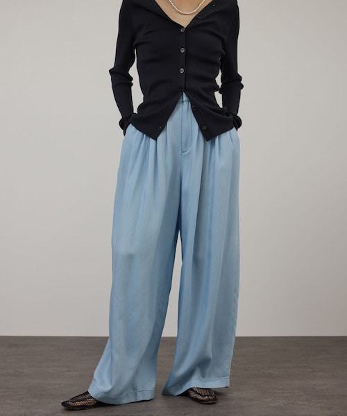 ADAM ET ROPE'(アダムエロペ)の「デニムライクタックフォルムワイドパンツ / セットアップ対応(その他パンツ・レディース・ブルー系/サックス・M/S)」の3枚目の写真