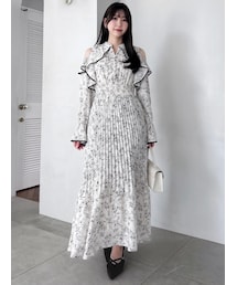 dazzlin | オープンショルダーフラワープリーツワンピース(ワンピース)