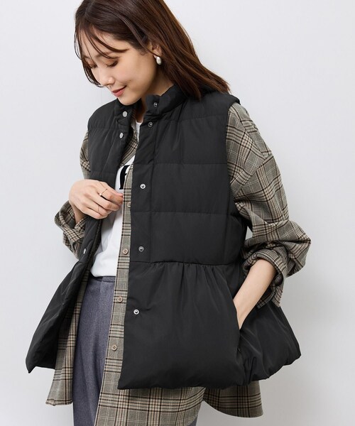 ROPE' PICNIC（ロペピクニック）の「【GREEN DOWN/グリーンダウン】ペプラムダウンベスト（ダウンベスト・レディース・ブラック/オフホワイト・F）」の14枚目の写真