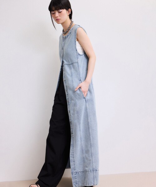 ADAM ET ROPE'（アダムエロペ）の「【WEB限定】ライトデニムスリーブレスワンピース（ワンピース・レディース・ブルー/サックス・36/38）」の19枚目の写真