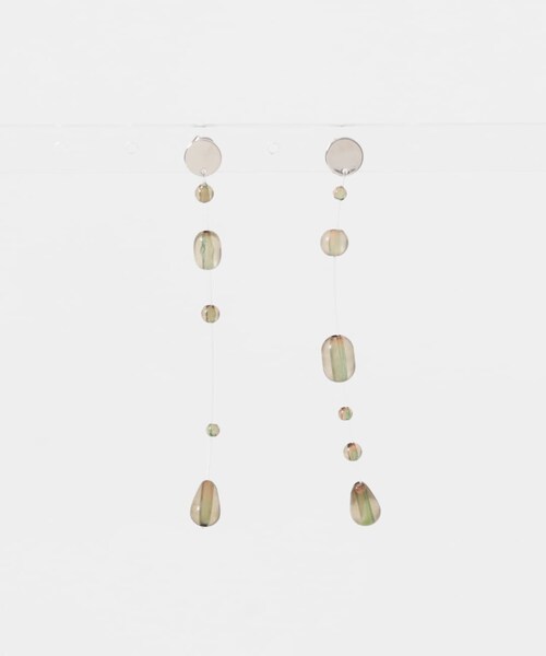 KBF（ケイビーエフ）の「シズクピアス（ピアス（両耳用）・レディース・CLEAR/KHAKI・One）」の2枚目の写真