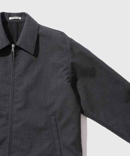 ADAM ET ROPE'(アダムエロペ)の「【AURALEE/オーラリー】BONDED TROPICAL WOOL ZIP BLOUSON(ブルゾン・メンズ・チャコール・3/4)」の5枚目の写真