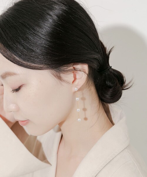 SMELLY（スメリー）の「パールチェーンスウィングピアス（ピアス（両耳用）・レディース・GD/WH・-）」の5枚目の写真