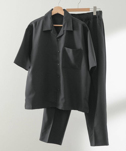ITEMS URBANRESEARCH(アイテムズ アーバンリサーチ)の「オープンカラーショートスリーブシャツ+センタープレスパンツ セット(セットアップ・メンズ・BLK/GRY/BLU・M/L)」の1枚目の写真