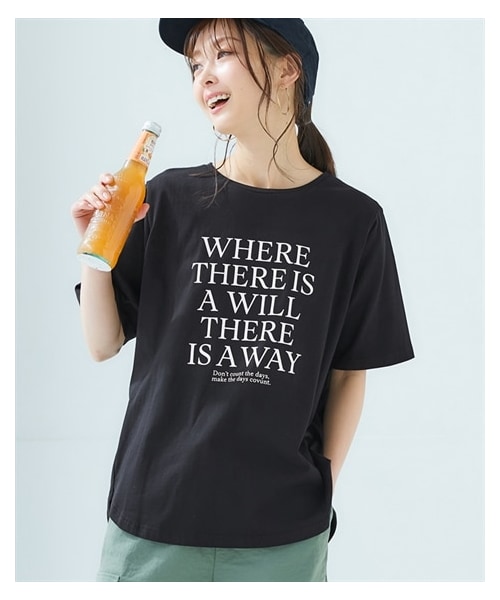 nissen（ニッセン）の「【吸汗速乾】裾ラウンドプリントＴシャツ＜大きいサイズ有＞（Tシャツ/カットソー・レディース・オフホワイト:フレンチロゴ/黒:フレンチロゴ/在庫限り_黒:ロゴ/在庫限り_アイスブルー:カレッジロゴ/在庫限り_オフホワイト:カレッジロゴ/在庫限り_ピンクベージュ:花ロゴ/在庫限り_グレージュ:草木/在庫限り_ライトカーキ:ブックネコ/在庫限り_杢グレー:胸ネコ/在庫限り_グレージュ:胸ネコ/オートミール:花/グレージュ:大人ロゴ/グレー:カレッジロゴ/黒:胸ネコ/ブルー:ブックネコ/ダスティピンク:オーシャン/ダスティミント:ペンギン/ライトグレー杢:ネコ/コーラルピンク:花/ネイビー:スマイル/アイスブルー:ハートロゴ・S/M/L/LL/3L/4L/5L/6L）」の4枚目の写真