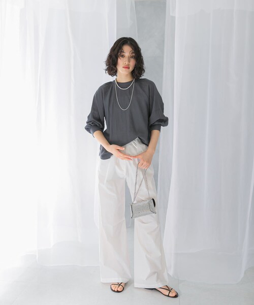 URBAN RESEARCH ROSSO（アーバンリサーチロッソ）の「2WAYギャザースリーブブラウス（シャツ/ブラウス・レディース・CHARCOAL/L/BEIGE/YELLOW・FREE）」の15枚目の写真