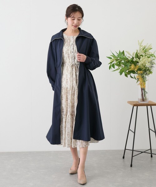 Jayro(ジャイロ)の「ウエスト切替ジップアップロングコート(その他アウター・レディース・ブラック/ベージュ/グリーン/ネイビー/サックス・F)」の4枚目の写真