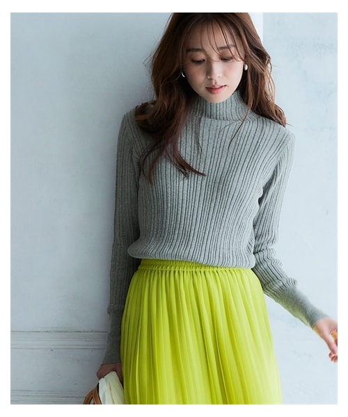 nissen（ニッセン）の「綿１００％ハイネックランダムリブニット＜大きいサイズ有＞（ニット/セーター・レディース・黒/チャコールグレー杢/アイボリー/グレージュ/フォレストイエロー/ライトグレー杢/フューシャピンク・S/M/L/LL/3L）」の4枚目の写真