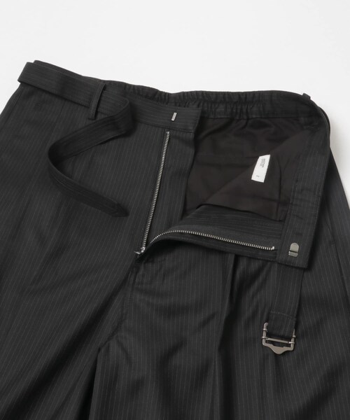 URBAN RESEARCH(アーバンリサーチ)の「ANOTHER OFFICE H.STRIPE BERMUDA PANTS(その他パンツ・メンズ・BLACK・2/3)」の11枚目の写真