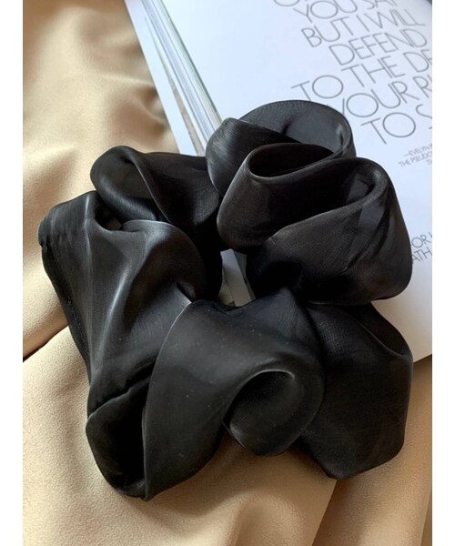 RESEXXY（リゼクシー）の「シャイニーボリュームシュシュ（シュシュ・レディース・ブラック/ピンク/ベージュ・F）」の3枚目の写真