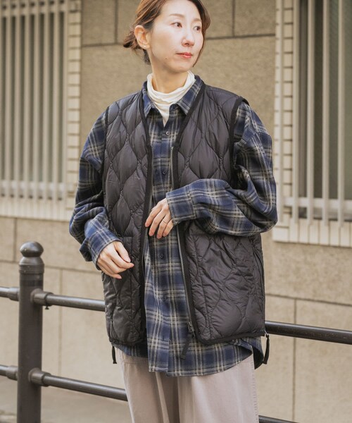 ITEMS URBANRESEARCH（アイテムズ アーバンリサーチ）の「TAION　Military Wzip Down Vest（その他アウター・メンズ・BLK/G.BEIGE/D.OLIVE/D.SAGE GRN/PAINT CAMO・M/L/XL）」の11枚目の写真