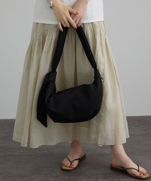 ADAM ET ROPE'(アダムエロペ)の「【WEB限定】撥水ノットショルダー(ショルダーバッグ・レディース・ブラック/ブラウン・F)」の7枚目の写真
